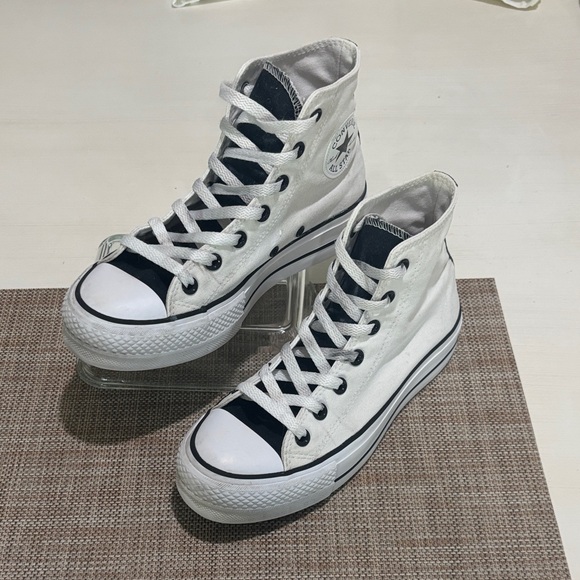 Converse All Star hi-top platform sneakers. Women’s size 7. Excellent condition - Picture 2 of 9